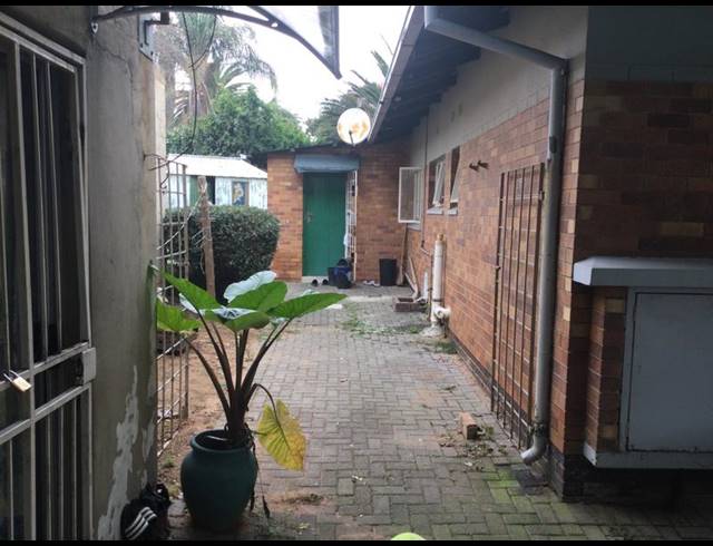 3 BEDROOM HOUSE FOR SALE IN KEW